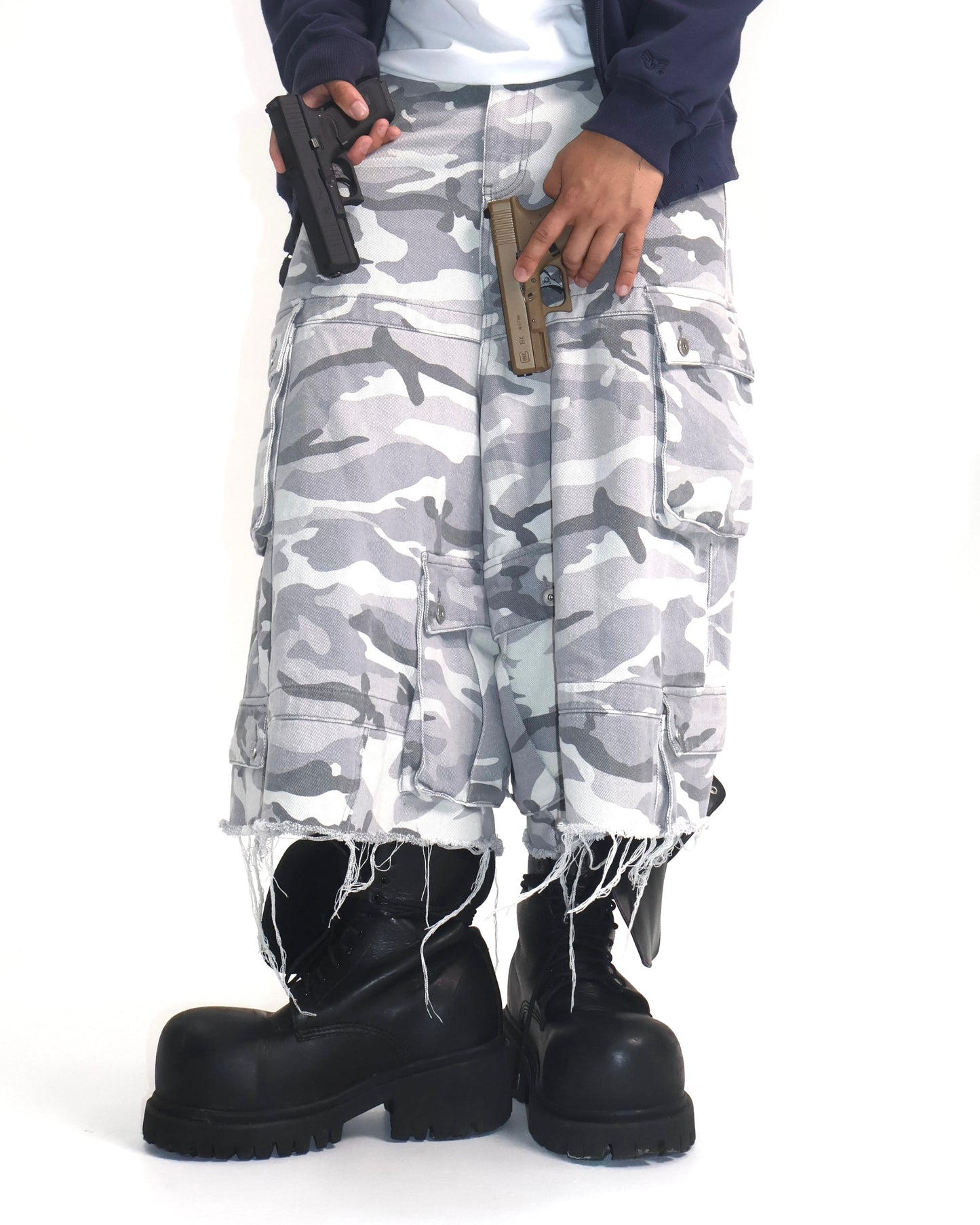 ARCTIC CAMO 3/4 DENIM SHORT