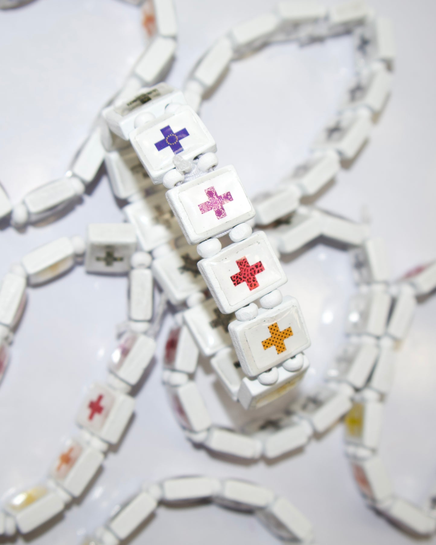 MULTICOLORED CROSS BRACELET (REVERSIBLE)