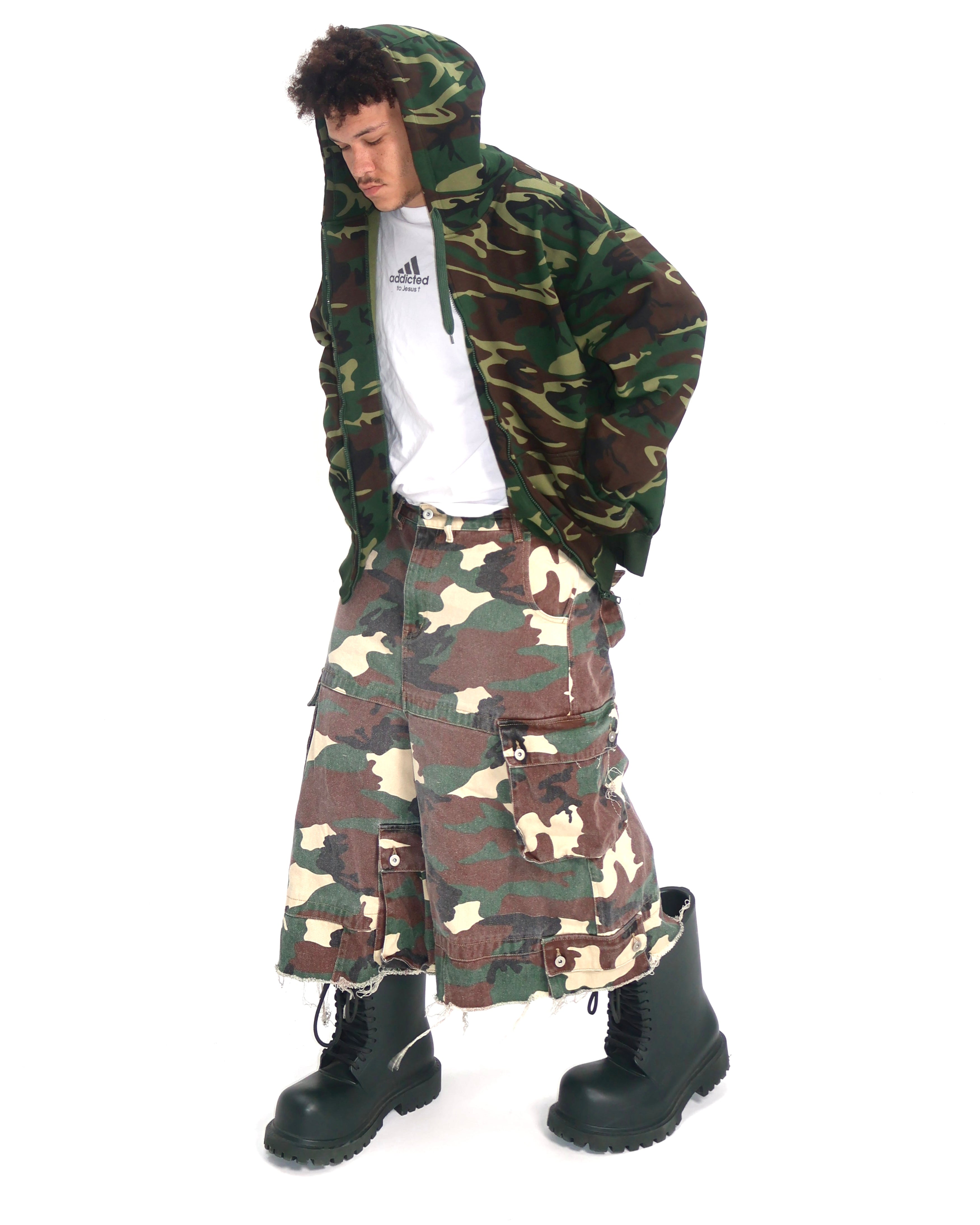 WOODLAND CAMO 3/4 DENIM SHORT