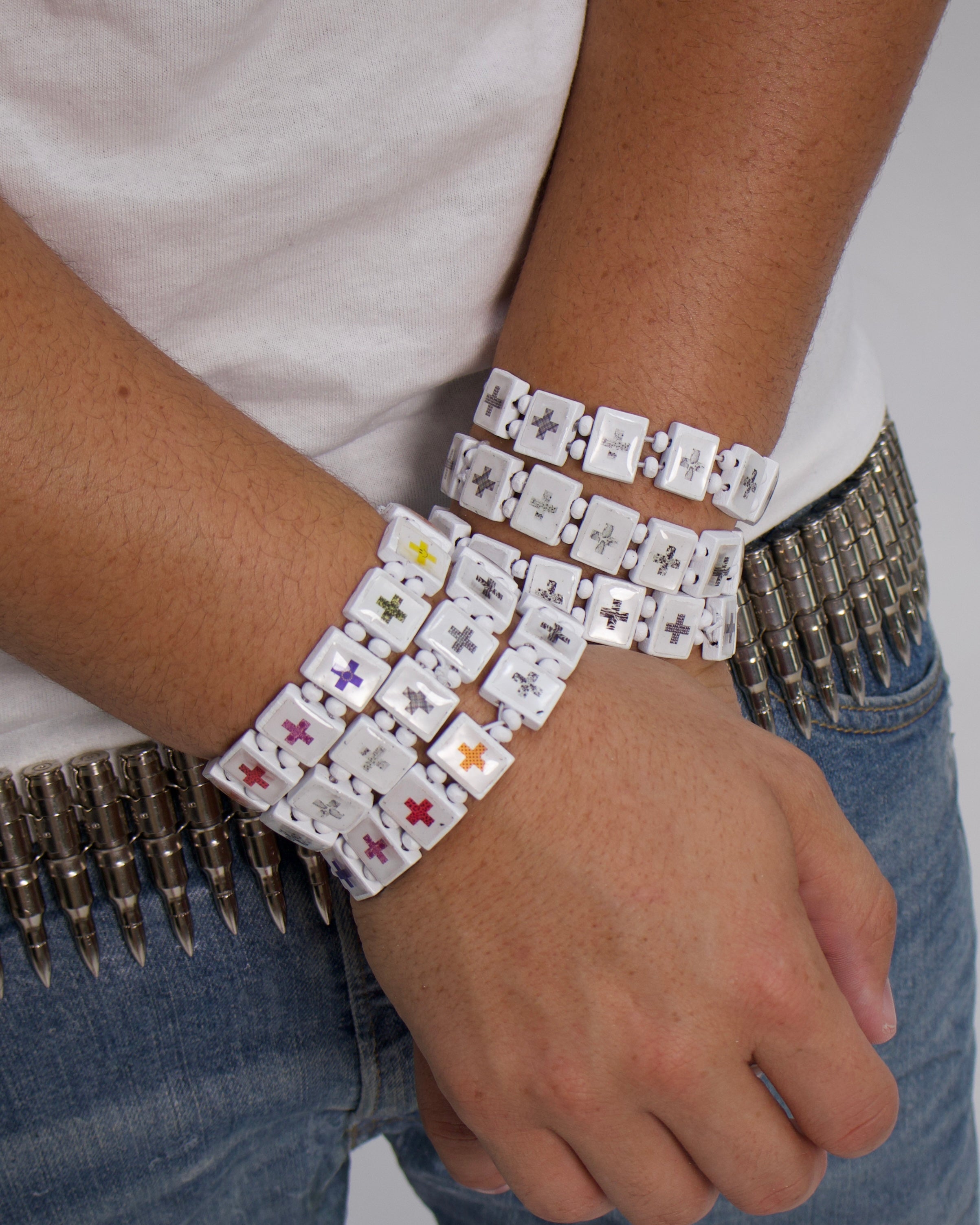 MULTICOLORED CROSS BRACELET (REVERSIBLE)